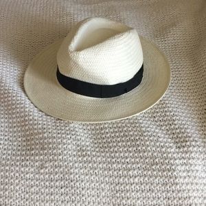 Sun hat with black ribbon trim